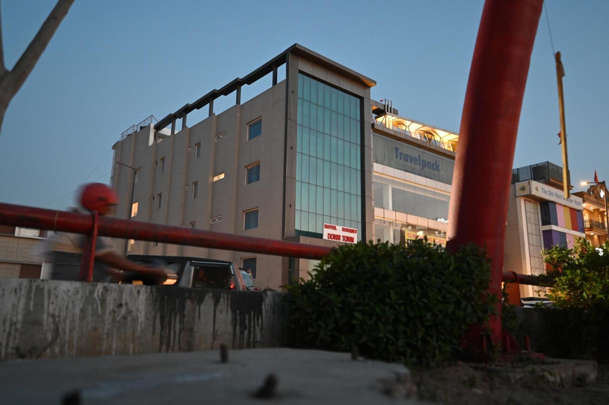 Hotel Down Town Paschim Vihar Dillí Exteriér fotografie