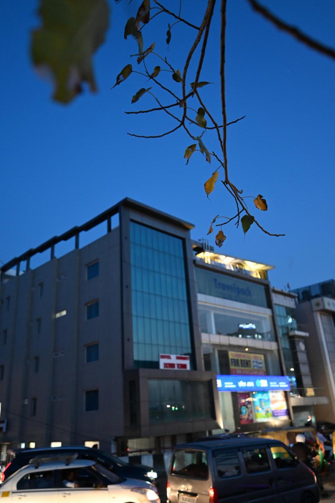 Hotel Down Town Paschim Vihar Dillí Exteriér fotografie